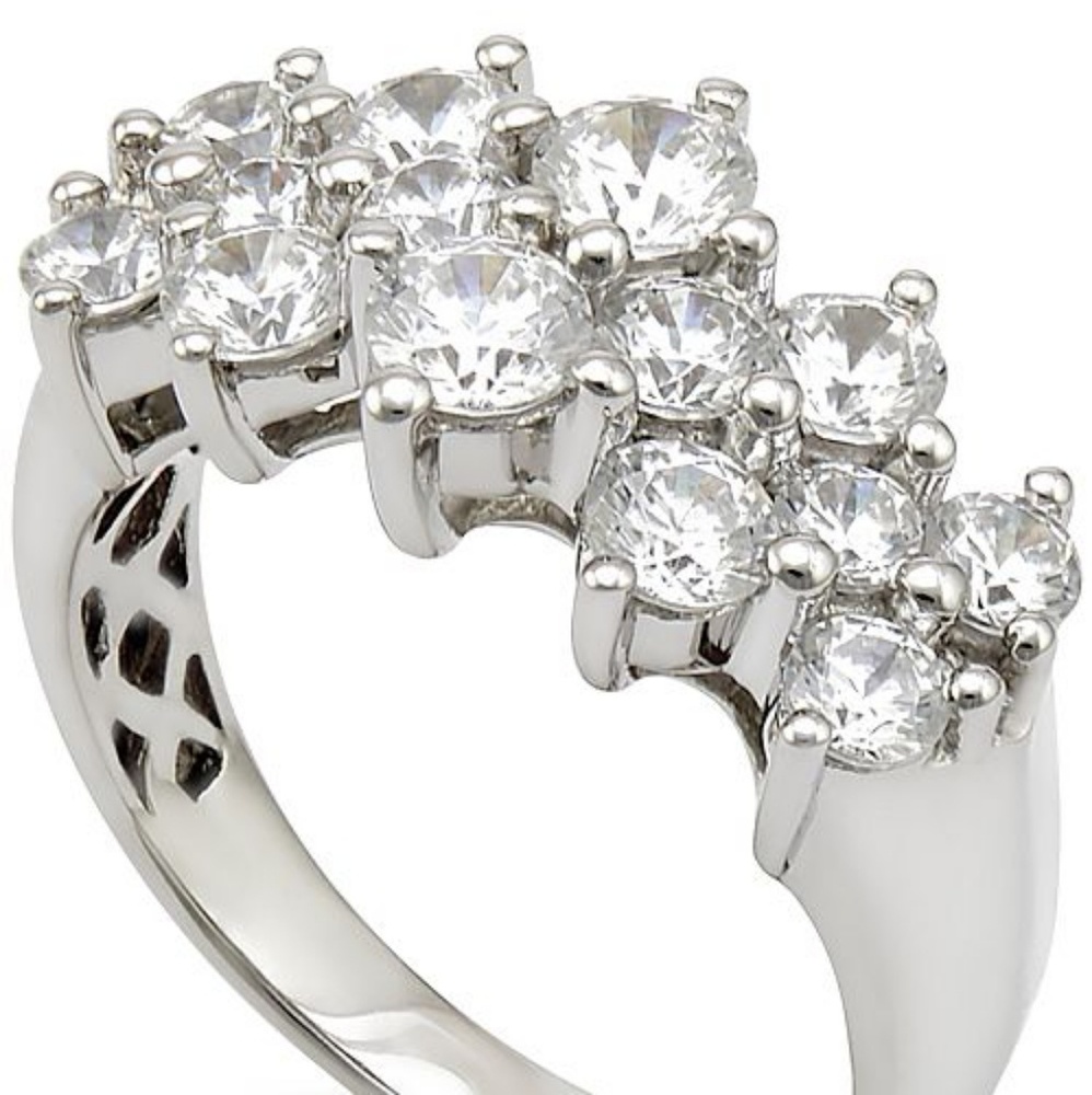 NWOT 2 ct tw diamond cluster band